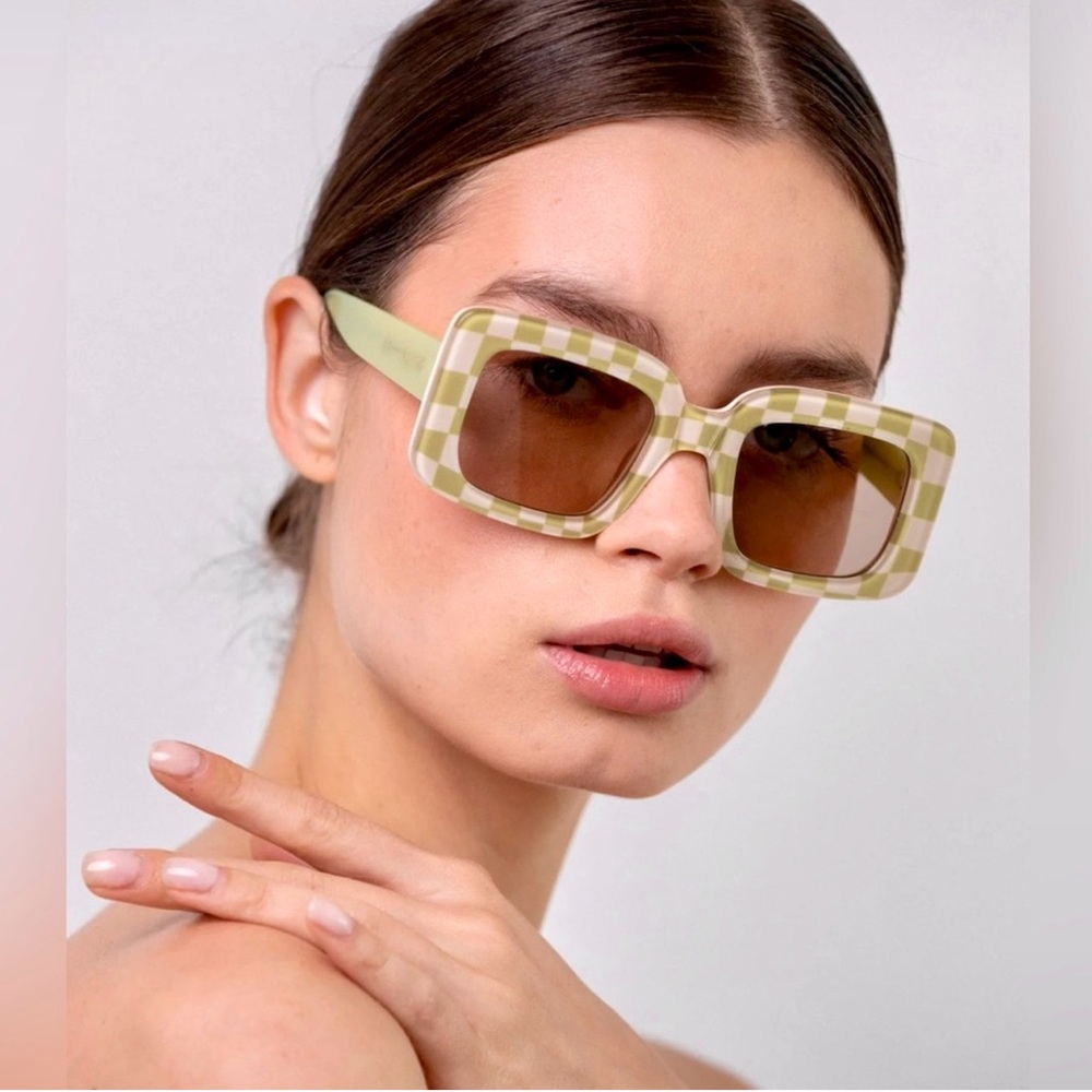 NWT LU GOLDIE MIA Sunglasses